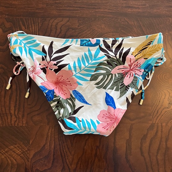 🌺 COCO REEF Engage Side Tie Bikini Bottom – Paradise Floral | Size Large - Picture 4 of 8